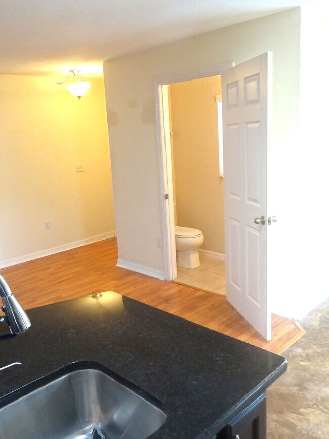 Building Photo - 4 bedroom, 2.5 bath, 1 car garage townhouse