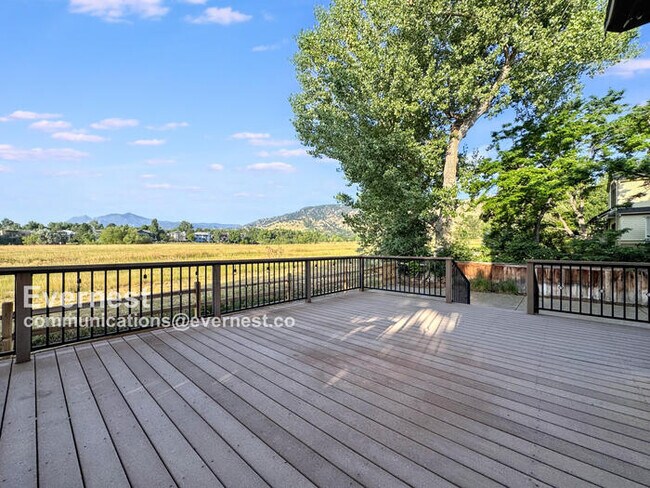 Building Photo - 990 Utica Cir