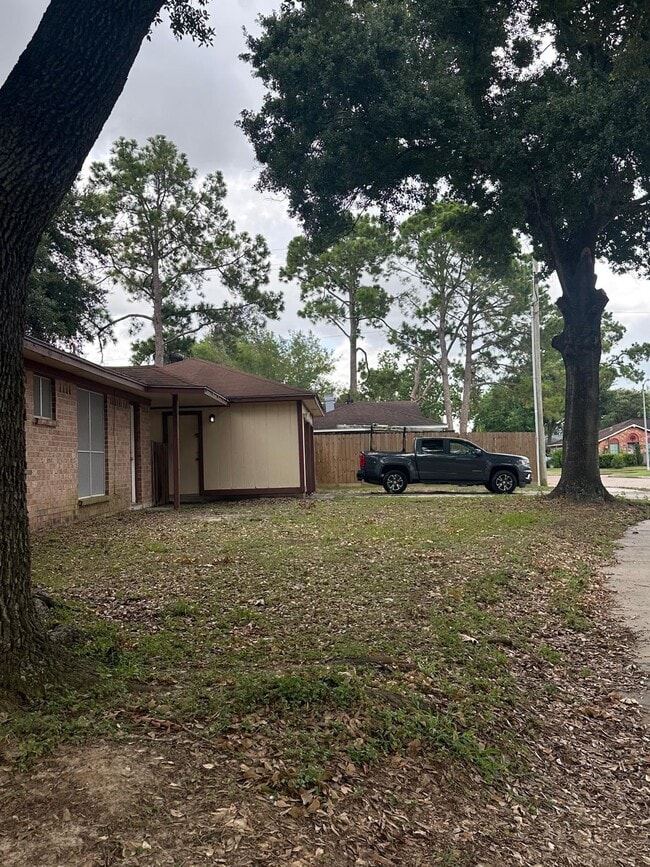 Building Photo - 1502 Sudbury Dr