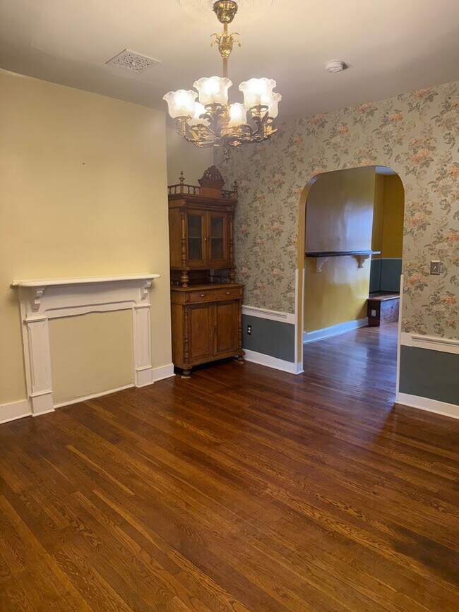Building Photo - Charming Unit in the Heart of Downtown Frederick