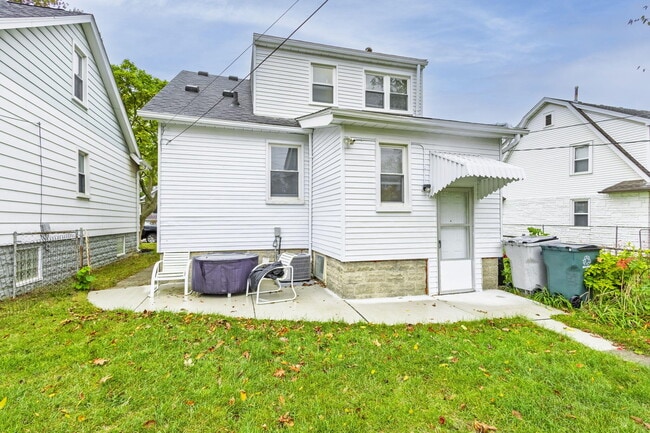 Building Photo - 314 W Muir Ave