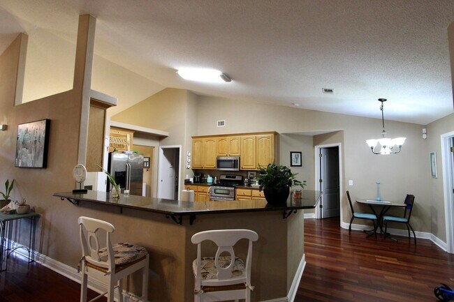 Building Photo - 624 Territory Ln