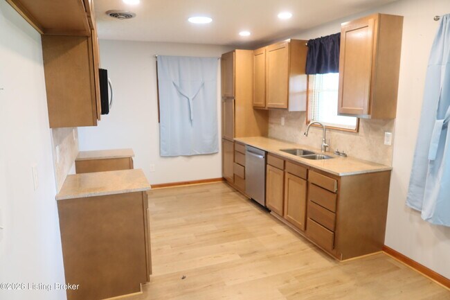 Building Photo - 4618 St Rita Dr