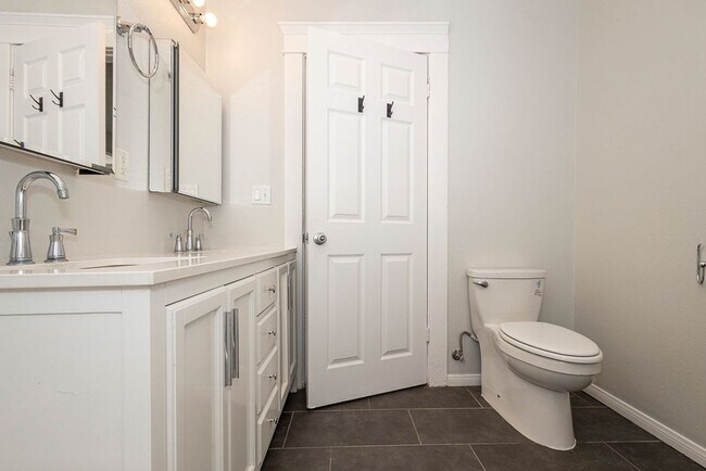 Building Photo - 3463 Plata St