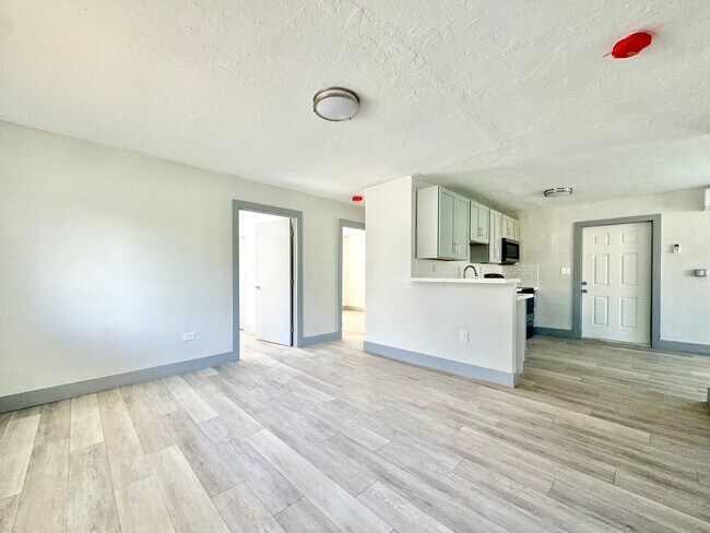 Building Photo - Fully Remodeled Three Bedroom Single Famil...