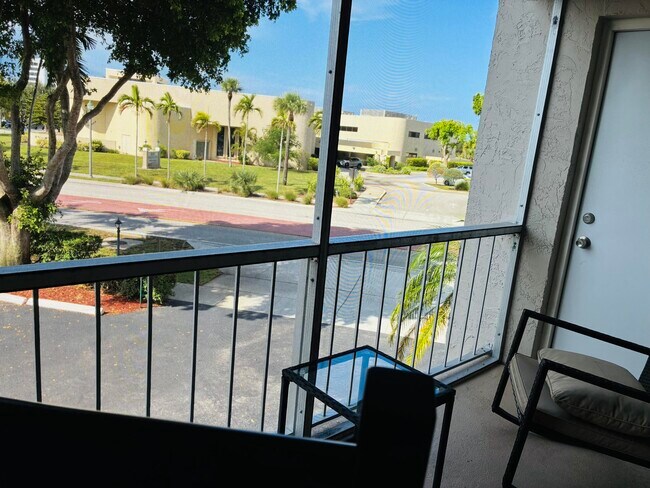 Building Photo - 505 Spencer Dr