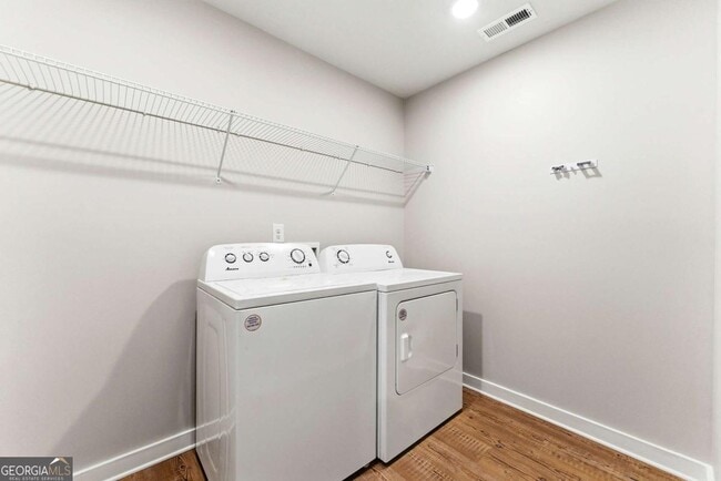 Building Photo - 1905 Westwind St