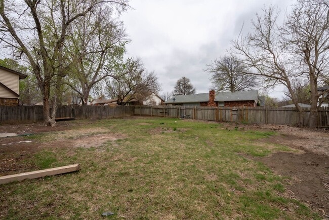 Building Photo - Gorgeous 3 Bedroom Remodel, BA Schools!