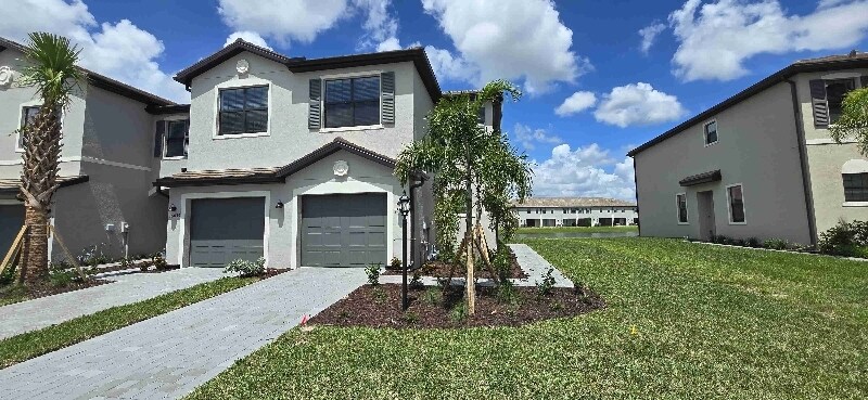 Building Photo - 15043 Sunny Day Dr