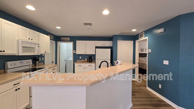 Building Photo - 3105 Van Buren Pkwy