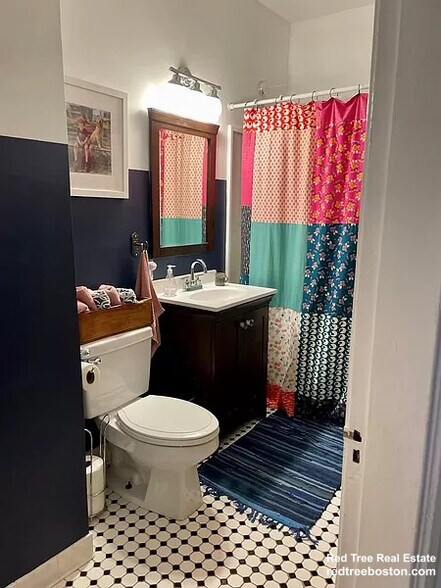 Building Photo - 31 Station St