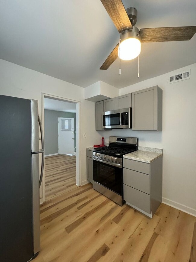 Building Photo - Cozy & Updated Duplex – Close to UMKC, Rockhurst & More