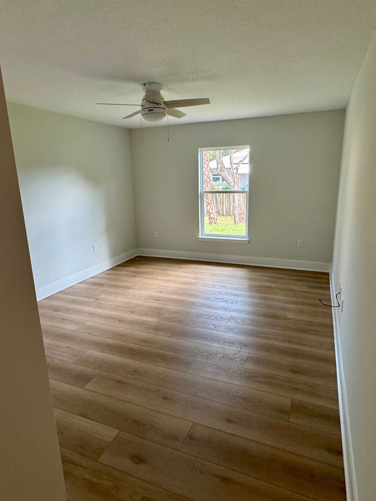 Building Photo - 737 Rolling Hill Dr