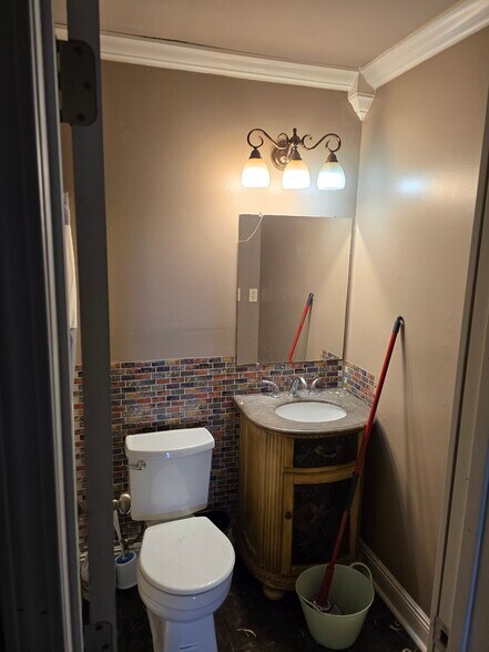 Building Photo - 20 Woodchase Ct