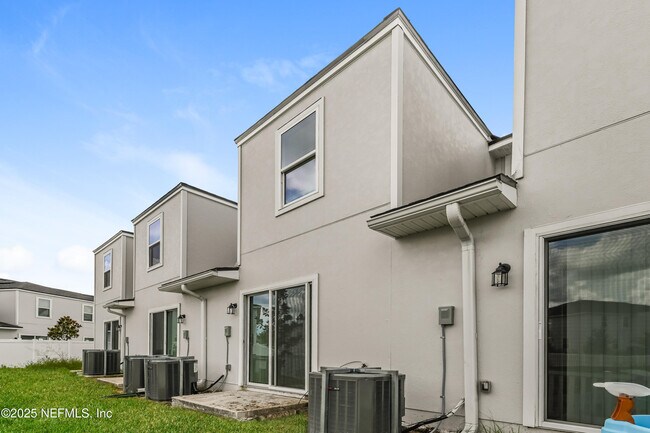 Building Photo - 553 Eiseman Wy