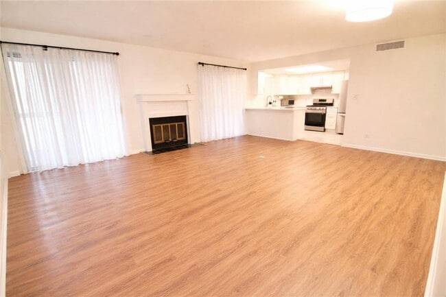 Building Photo - 34 Little Silver Ct