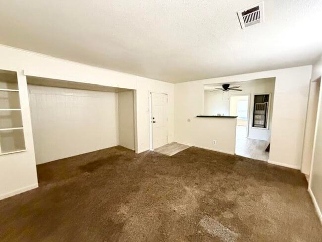 Building Photo - 600 Camp Dr