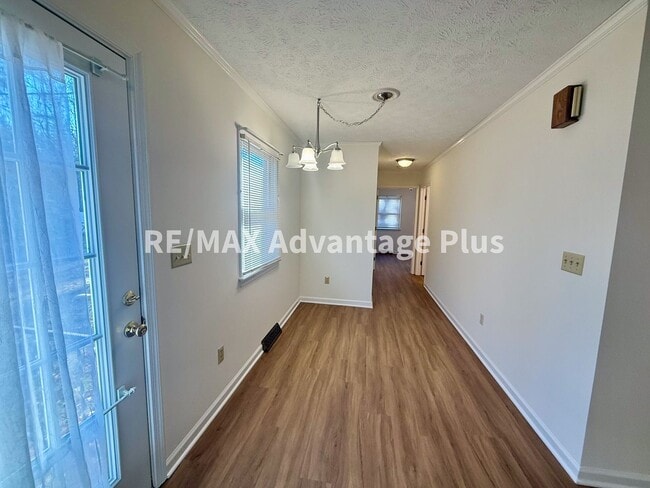 Building Photo - Spacious home with fiber internet close to Charlotte Court House