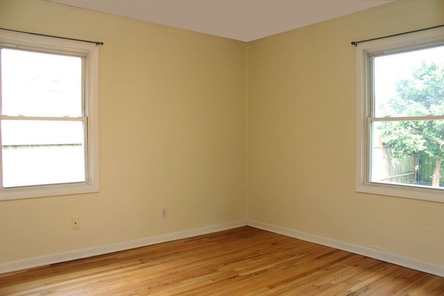 Building Photo - 20-26 NE 56th Ave