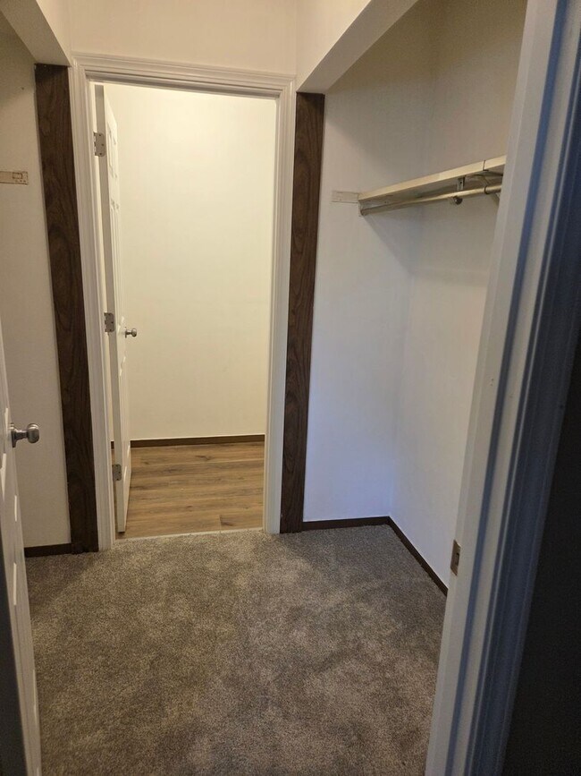 Building Photo - 1300 W Jeth Ct