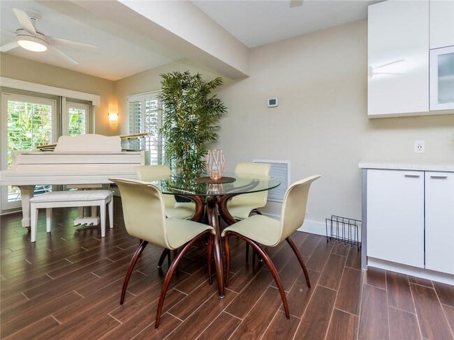 Building Photo - 2319 NE 16th Ave