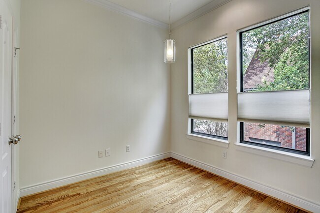 Building Photo - 1403 Rosedale St