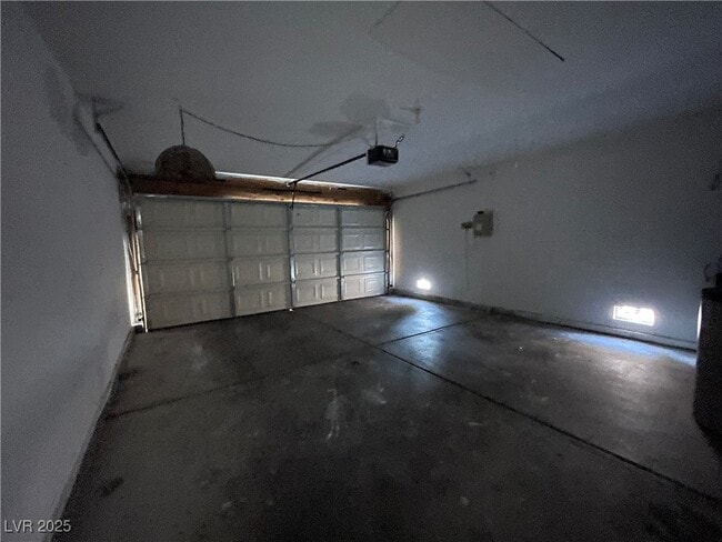 Building Photo - 8476 W Gilmore Ave