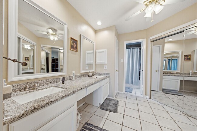Building Photo - 411 Forest Hills Dr