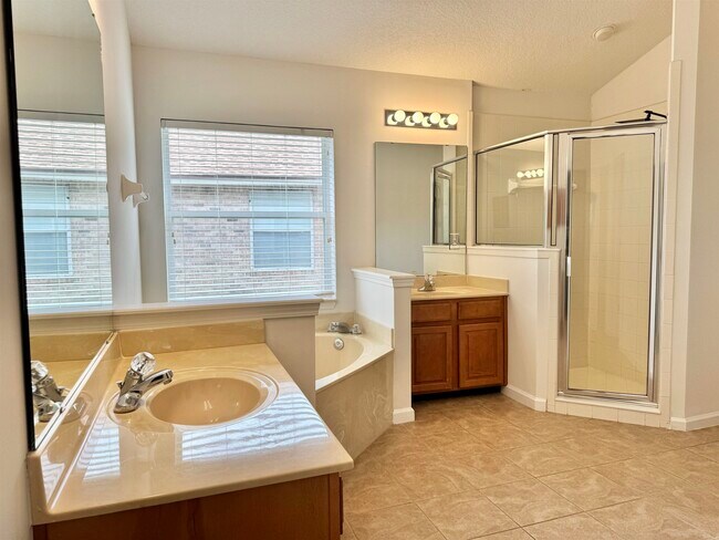 Building Photo - 1012 Arbor Trails Ct