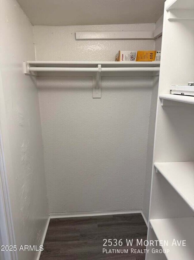 Building Photo - 2536 W Morten Ave