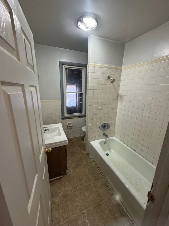 Building Photo - 51 W Catawissa St