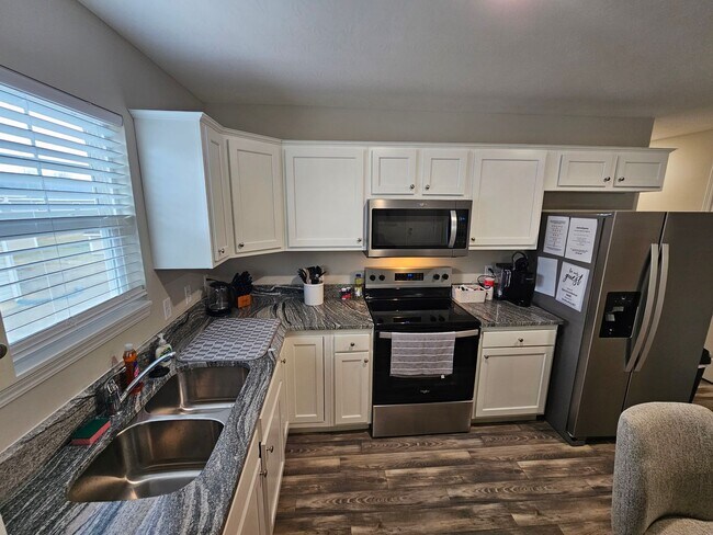 Building Photo - Cute New Construction Wilmington Ranch