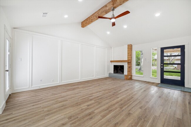 Building Photo - 9319 Carousel Ln