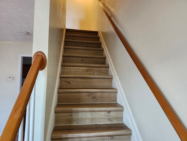 Building Photo - For Rent: Harrisonburg 3 BR, 2.5 Bath Townhouse