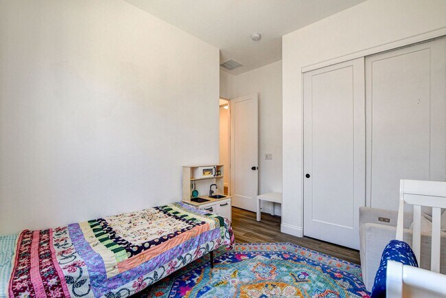 Building Photo - BEAUTIFUL 3 BED 2 BATH IN GATED MOUNTAINS ...