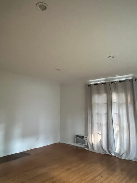 One bed one bath big apartment on first floor with privet yard infront big yard two entranses plus p - 330 N Palm Dr