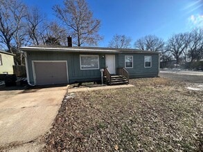 Building Photo - Spacious 3 Bedroom Home with Attached & Detached Garages