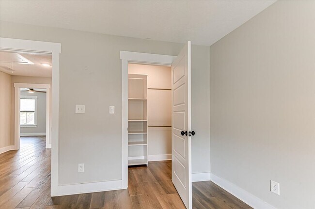 Building Photo - 419 Barrow Ln