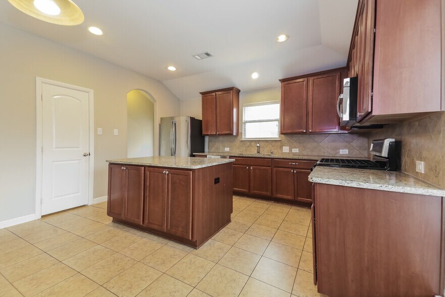 Building Photo - 1404 Nightingale Dr