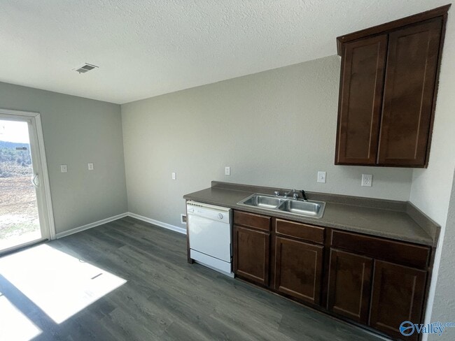 Building Photo - 228 Whitestone Dr NE