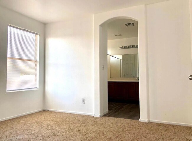Building Photo - 6062 St Petersburg Dr