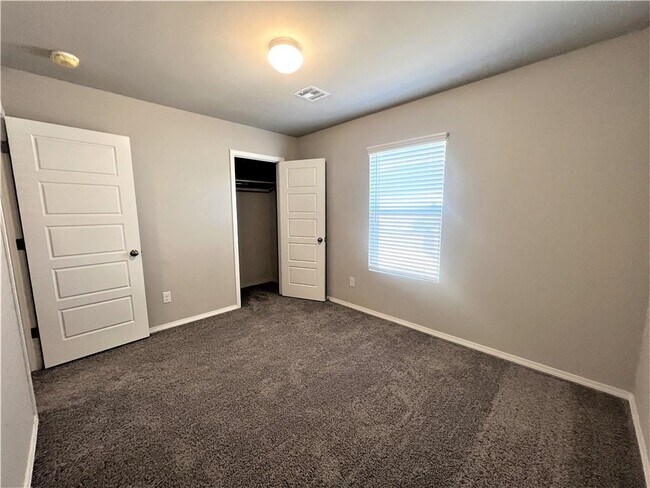 Building Photo - 1314 Travertine Pl