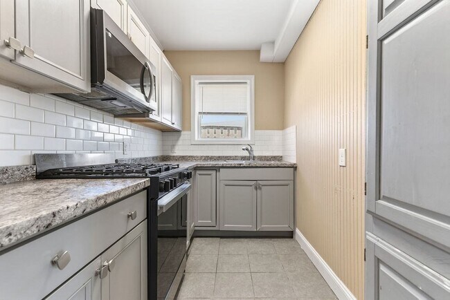 Building Photo - 1690 N Main St