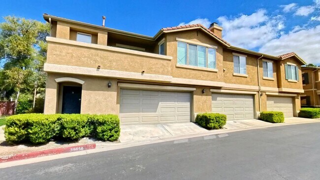 Building Photo - 39656 Columbia Union Dr