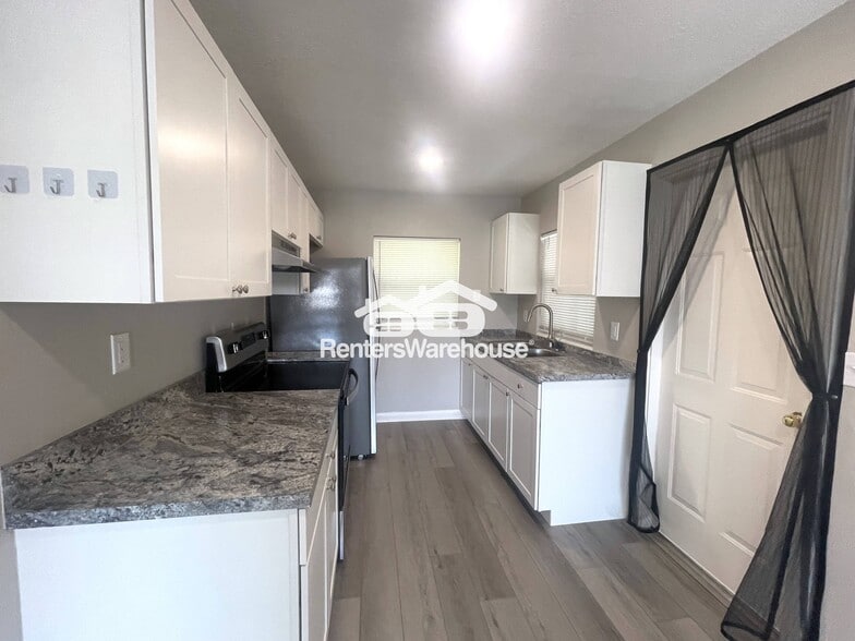 Building Photo - 310 S Arcturas Ave