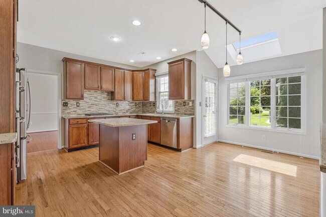 Building Photo - 10857 Hunter Gate Way