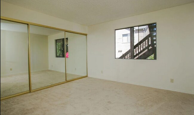 Building Photo - 2080 Hornblend St