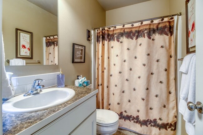 Building Photo - Furnished home in Bend, OR