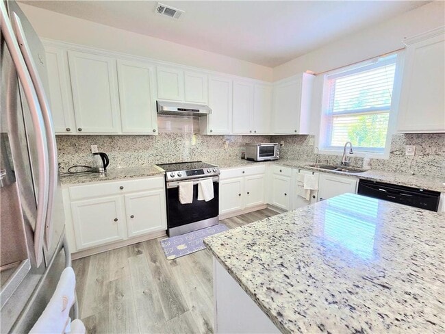 Building Photo - 1140 Foxcroft Dr