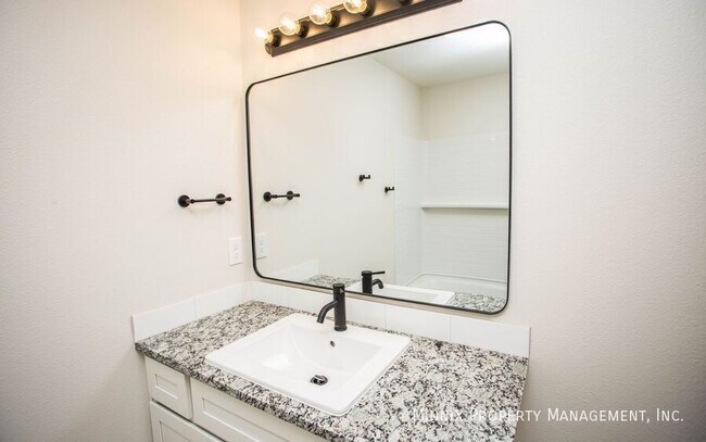 Building Photo - 2140 Langford Ave